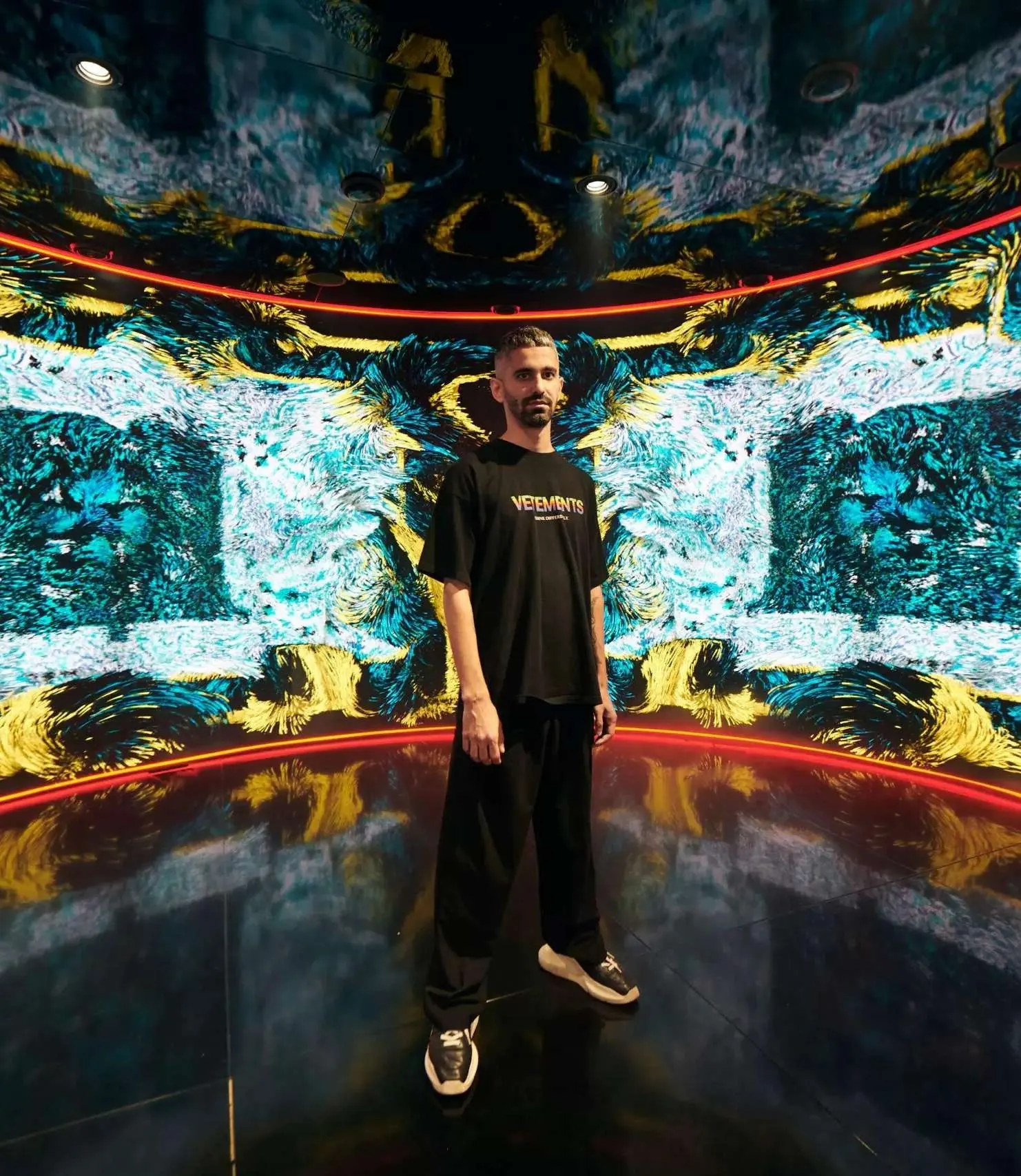 Algorithmic digital artwork with geometric patterns